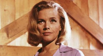 Honor Blackman como Pussy Galore em 007 Contra Goldfinger (foto: reprodução)