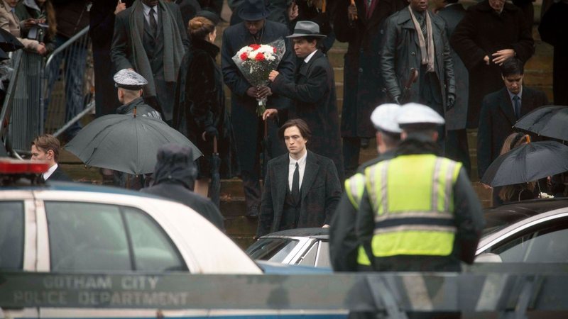 Robert Pattinson em set de The Batman (Foto: Colin McPherson / Getty Images)