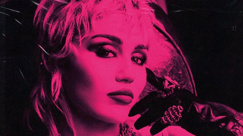 Miley Cyrus na capa do disco 'Plastic Hearts' (Foto: Reprodução)