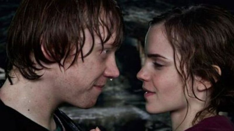 Rupert Grint e Emma Watson em Harry Potter e as Relíquias da Morte Parte 2 (Foto: Reprodução)