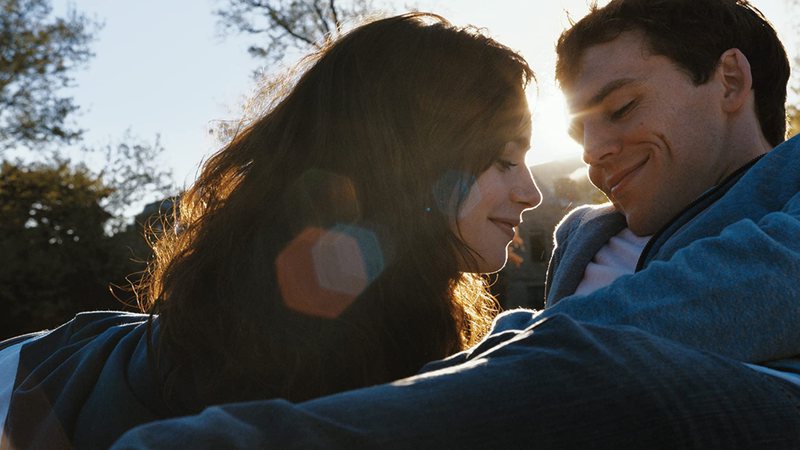 Sam Claflin e Lily Collins em Simplesmente Acontece (Foto: Reprodução)