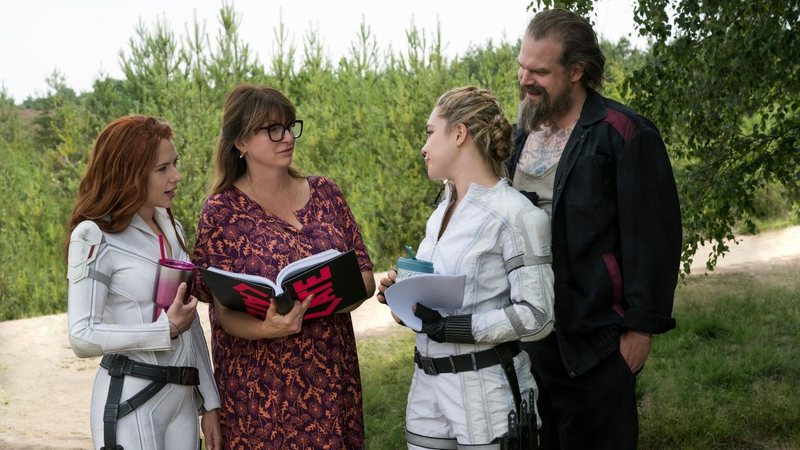 Scarlett Johansson, Cate Shortland, Florence Pugh e David Harbour nas filmagens de Viúva Negra (Foto: Divulgação/Marvel)