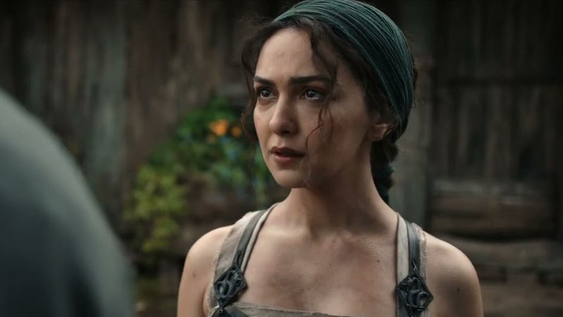 Nazanin Boniadi como Bronwyn em O Senhor dos Anéis: Os Anéis de Poder (Foto: Reprodução/Amazon Prime Video)