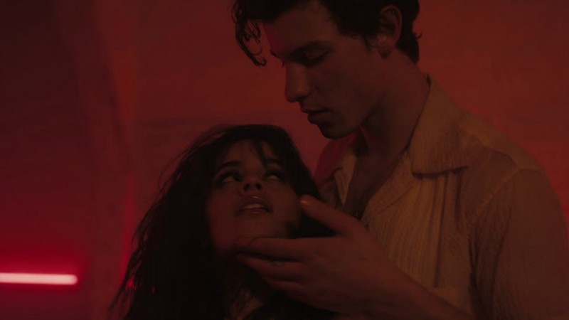 Shawn Mendes e Camila Cabello no clipe de "Señorita" (Foto:Reprodução/Youtube)