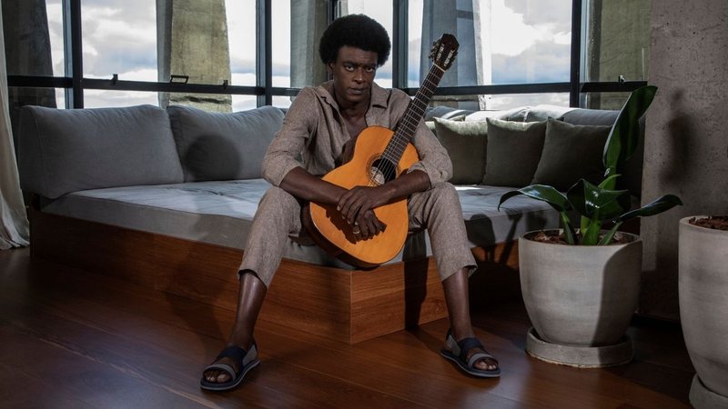 Seu Jorge na campanha da Kenner (Foto: Divulgação/Kenner)