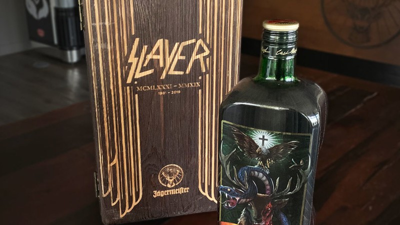 Slayer em edição especial de Jägermeister (Foto: Divulgação / Jäger)