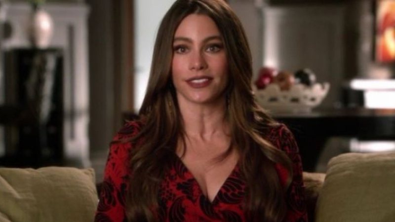 Sofia Vergara como Gloria em Modern Family (Foto: Reprodução)