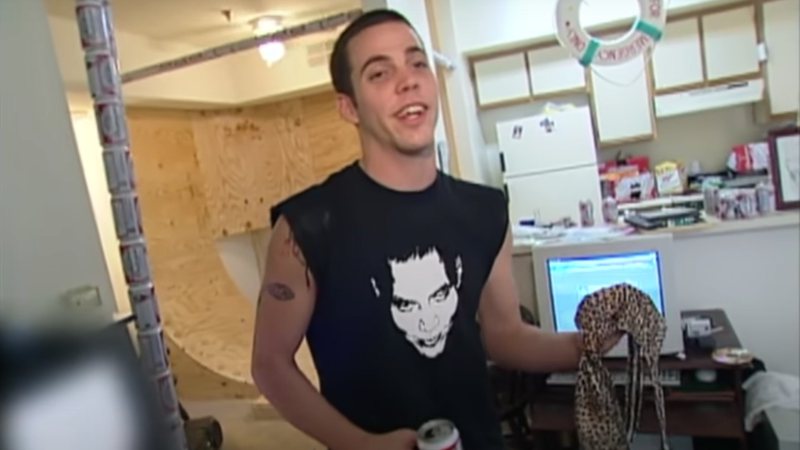 Steve-O no episódio do MTV Cribs (Foto: Reprodução)