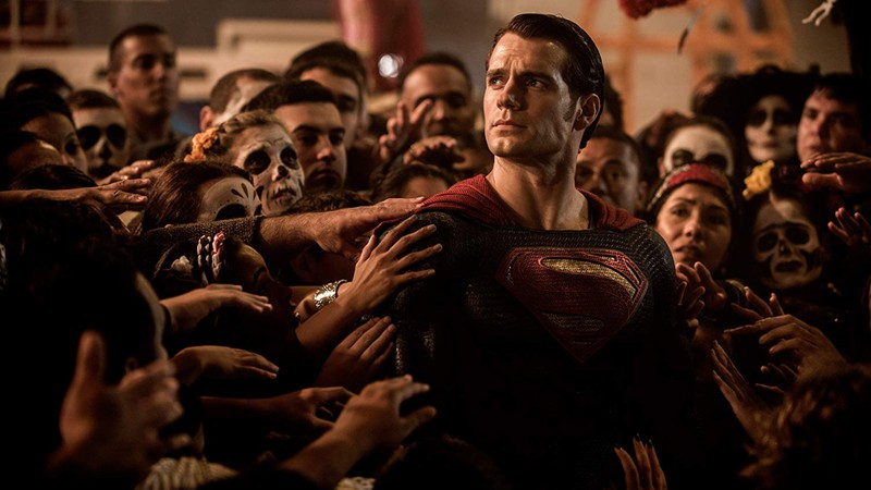 Henry Cavill como Superman em Batman vs Superman: A Origem da Justiça (foto: Reprodução/ Warner)