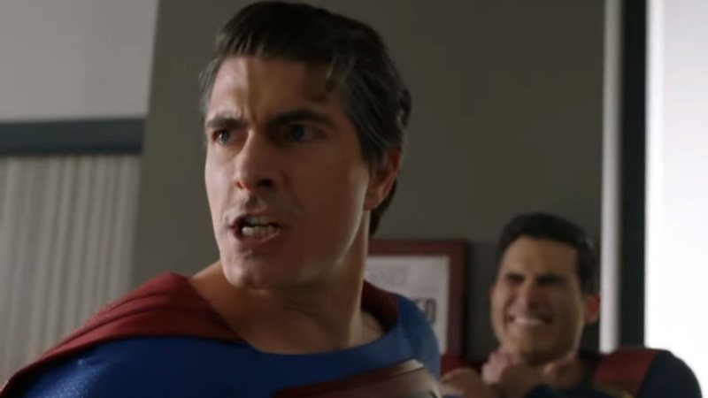 Brandon Routh como Superman em Crise nas Infinitas Terras (foto: Reprodução CW)