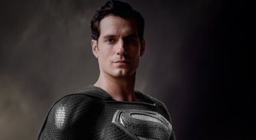 Superman com traje preto (foto: reprodução Vero/ Zack Snyder)