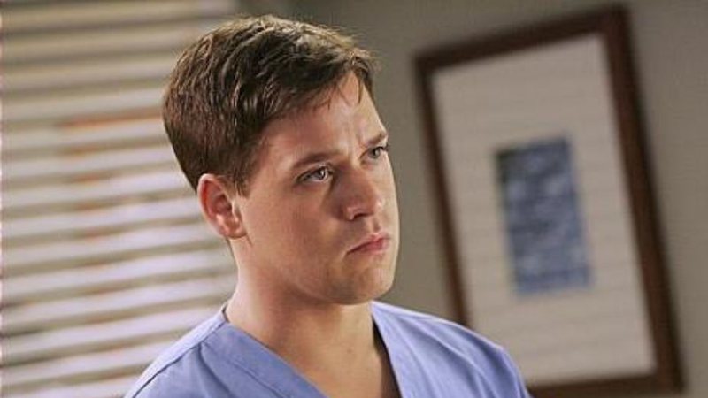 T. R. Knight em Grey's Anatomy (Foto: Reprodução)