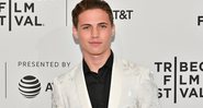 Tanner Buchanan, o Robby de Cobra Kai (Foto: Dia Dipasupil / Getty Images)