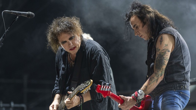 Robert Smith e Simon Gallup do The Cure (Foto:Martial Trezzini/Keystone/AP)