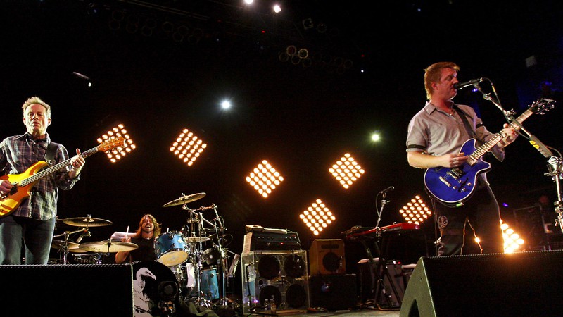 John Paul Jones, Dave Grohl e Josh Homme, do Them Crooked Vulture (Foto: AP Photo/Robert E. Klein)