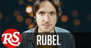 Rubel está no canal de YouTube da Rolling Stone Brasil