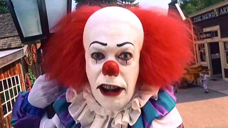 Tim Curry em It: Uma Obra Prima do Medo (Foto: Reprodução)