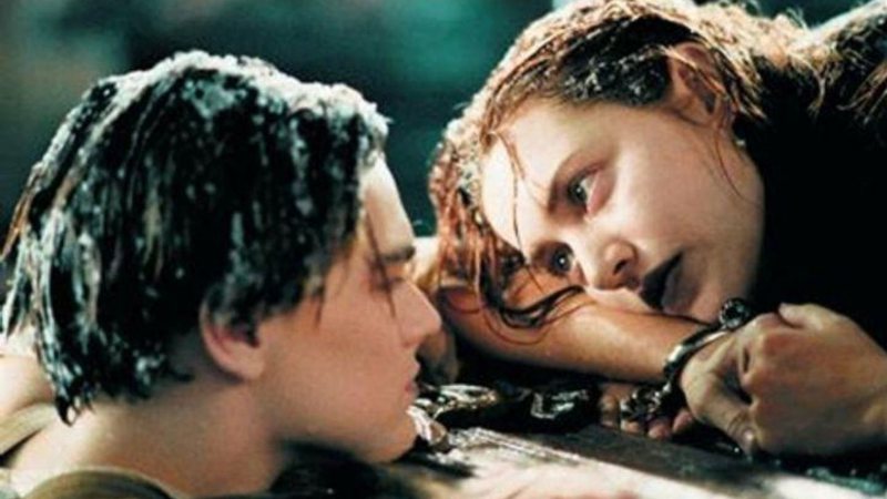 Leonardo DiCaprio como Jack Dawson e Kate Winslet como Rose DeWitt Bukater em cena de Titanic (Foto: Divulgação)