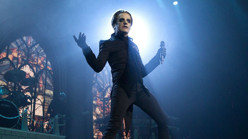 Tobias Forge como Cardinal Copia no show do Ghost (Foto: Owen Sweeney/Invision/AP)