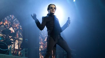 Tobias Forge como Cardinal Copia no show do Ghost (Foto: Owen Sweeney / Invision / AP)