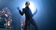 Tobias Forge como Cardinal Copia no show do Ghost (Foto: Owen Sweeney/Invision/AP)