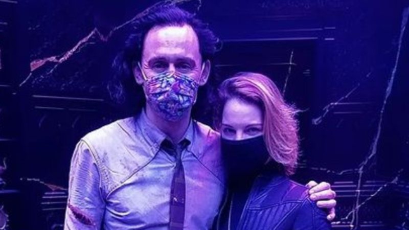 Tom Hiddleston e Brianna Darnell (Foto: Rerpodução/Instagram)