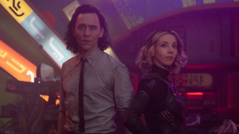 Tom Hiddleston e Sophia Di Martino em Loki, série do Disney+ (Foto Divulgação/Marvel)