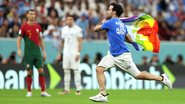 Torcedor no intervalo do jogo (Foto: Getty Images)