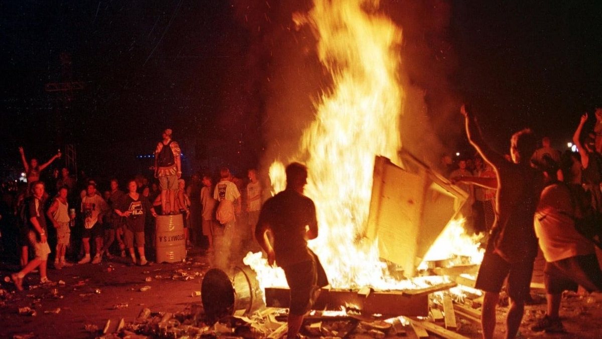 Incêndio no Woodstock '99 (Foto: AP Photo/Peter R. Barber)