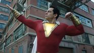 Zachary Levy como Shazam (Foto: Divulgação / Warner)