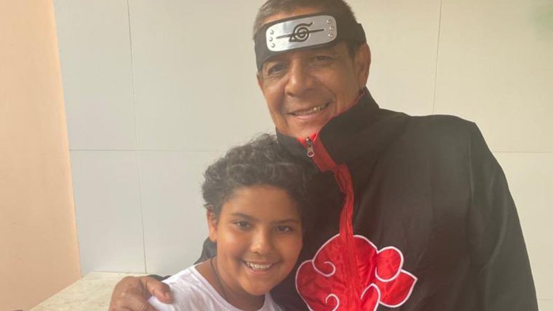 Zeca Pagodinho e neto Noah (Foto: Reprodução /Twitter)