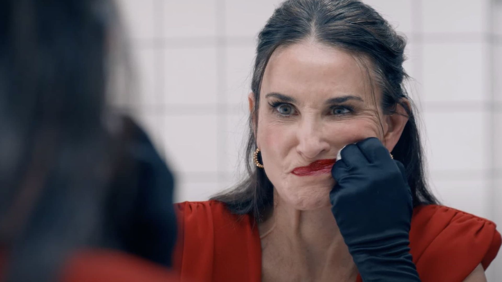 A Substância, com Demi Moore, estreia nas plataformas digitais