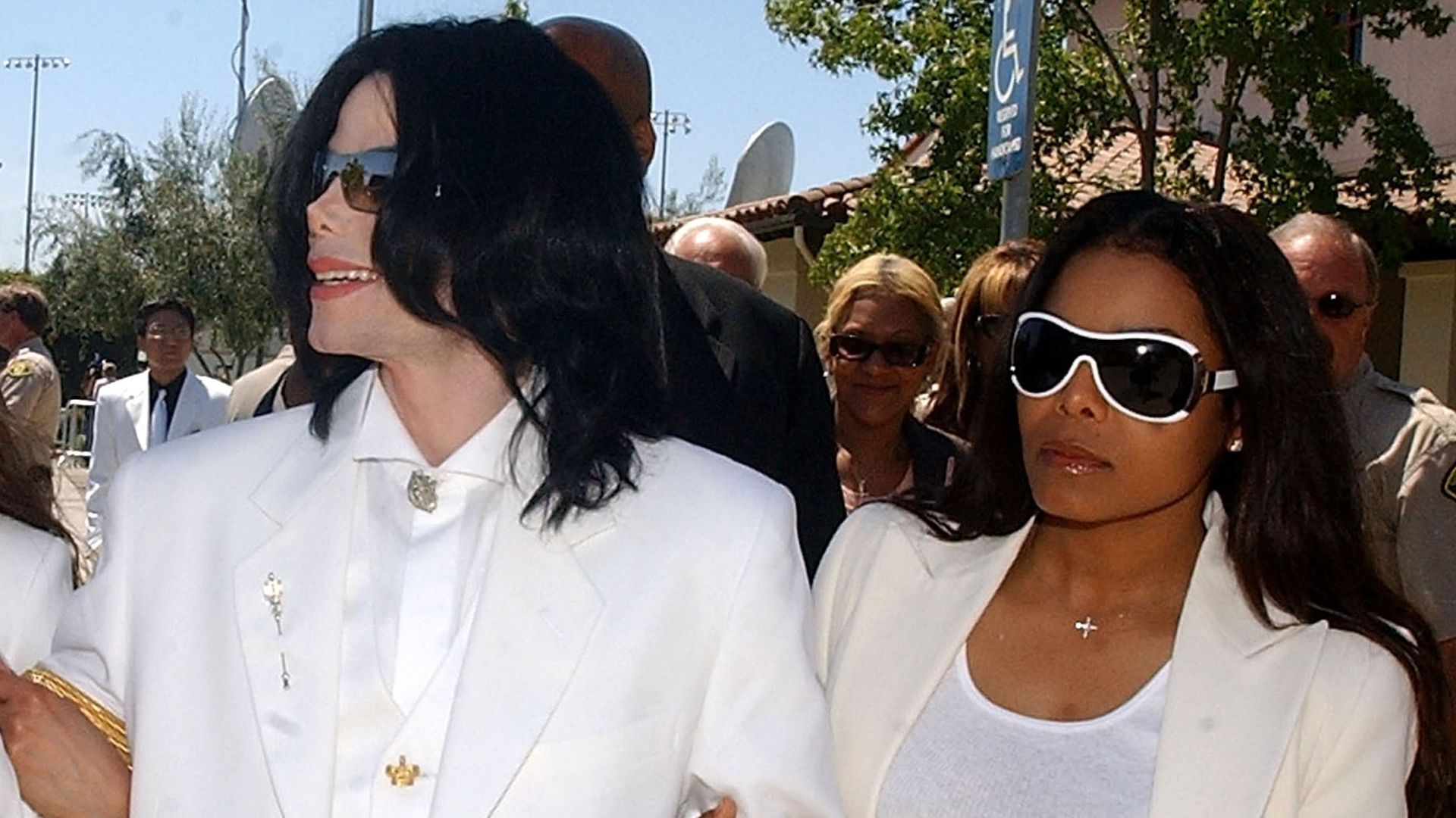 Janet Jackson desabafa sobre acusações contra Michael Jackson: 'Culpada por tabela'