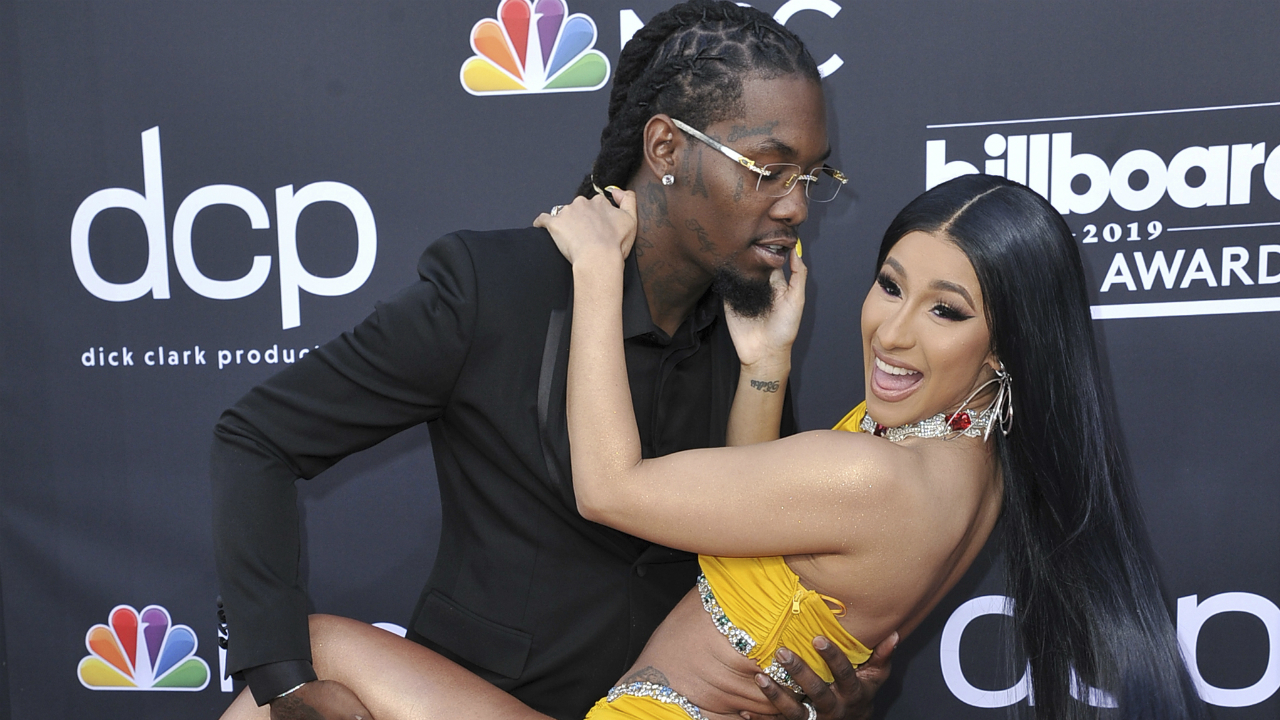 Cardi B presenteia o marido Offset com R$ 2 milhões e noite em clube de  striptease