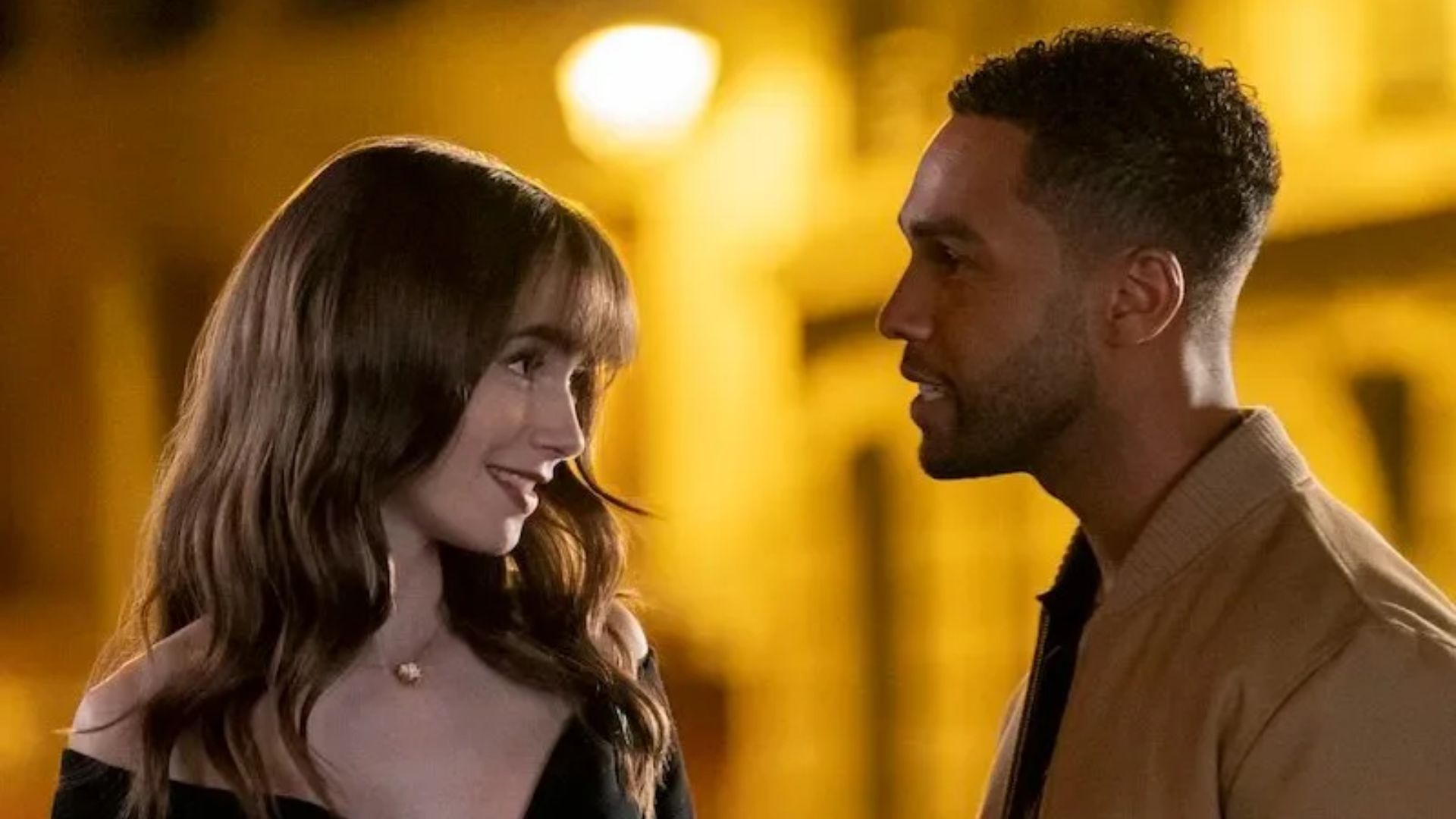 Lily Collins e Lucien Laviscount em Emily em Paris