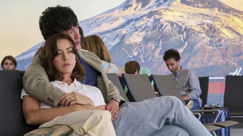 Harper (Aubrey Plaza) e Ethan (Will Sharpe) no episódio final de The White Lotus (Reprodução)