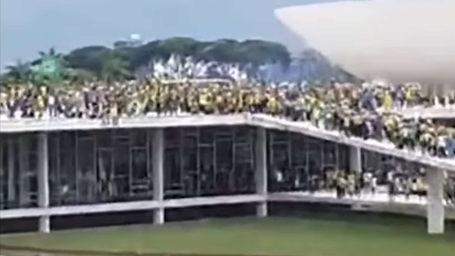 Invasão aos três poderes