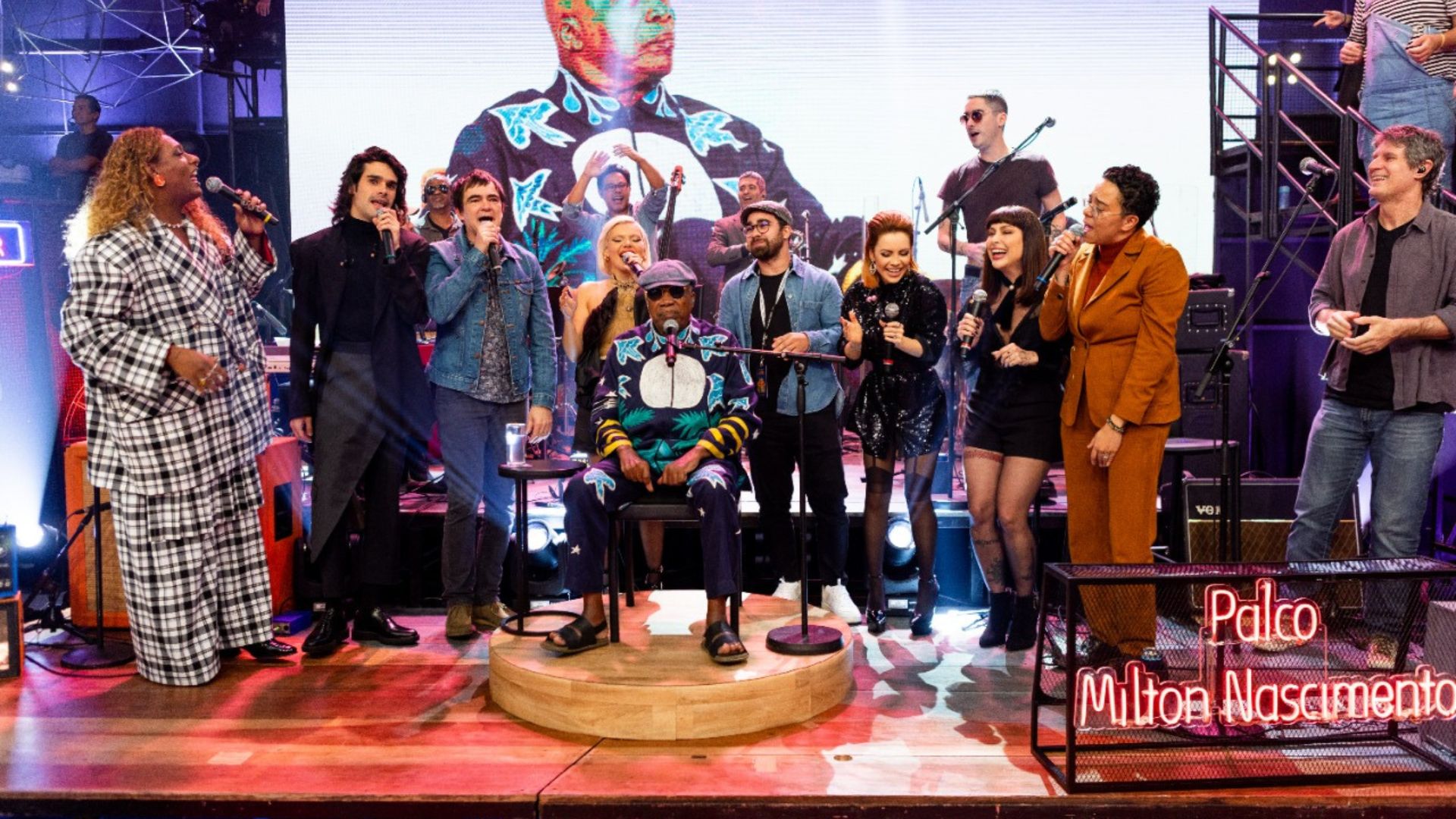 Milton Nascimento no palco do Altas Horas