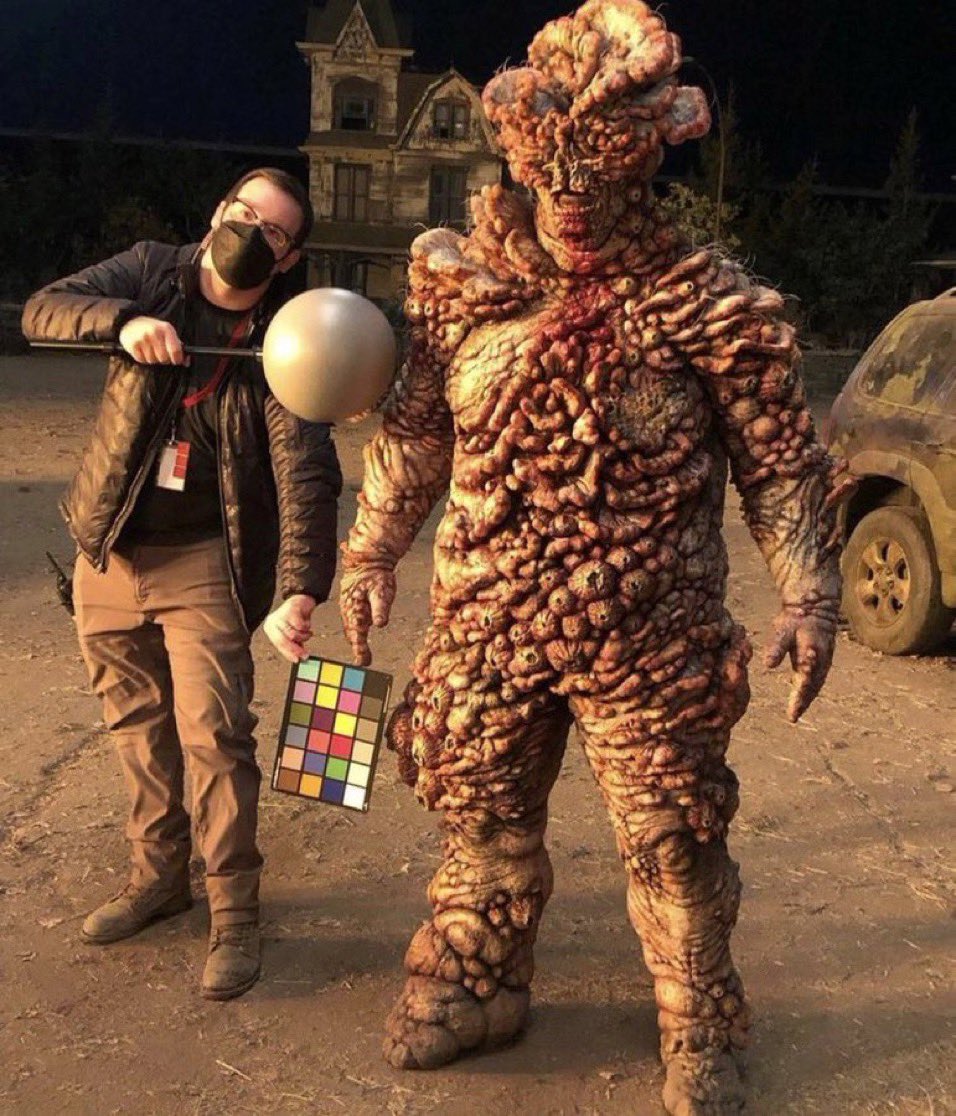 Adam Basil como Baiacu no set de The Last of Us