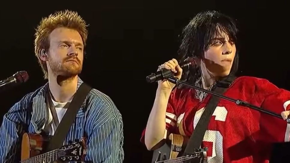 Billei Eilish e seu irmão Finneas (Foto: reprodução/ Twitter)