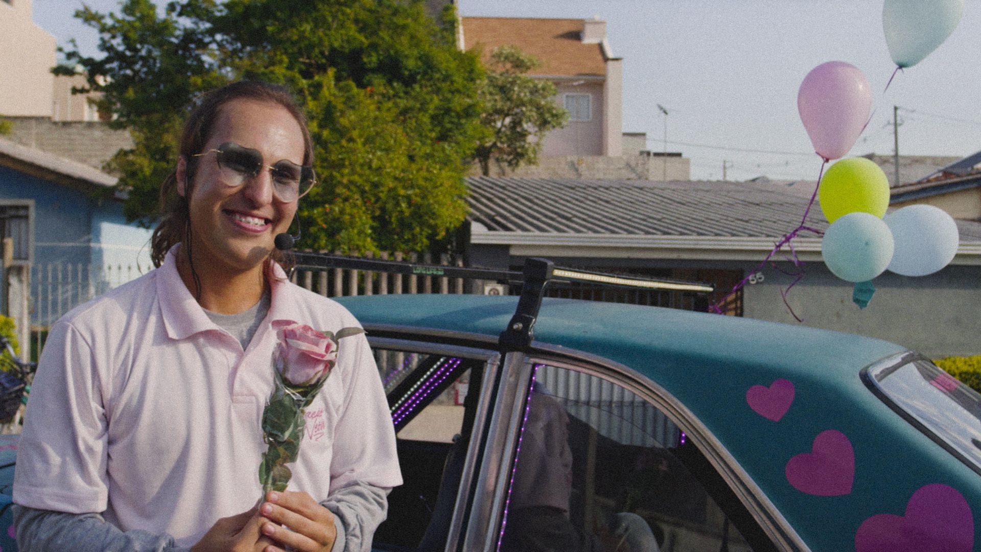 “Coração de Neon” estreia nesta quinta-feira, 9, e apresenta drama com pitadas de humor e ação em seu enredo.