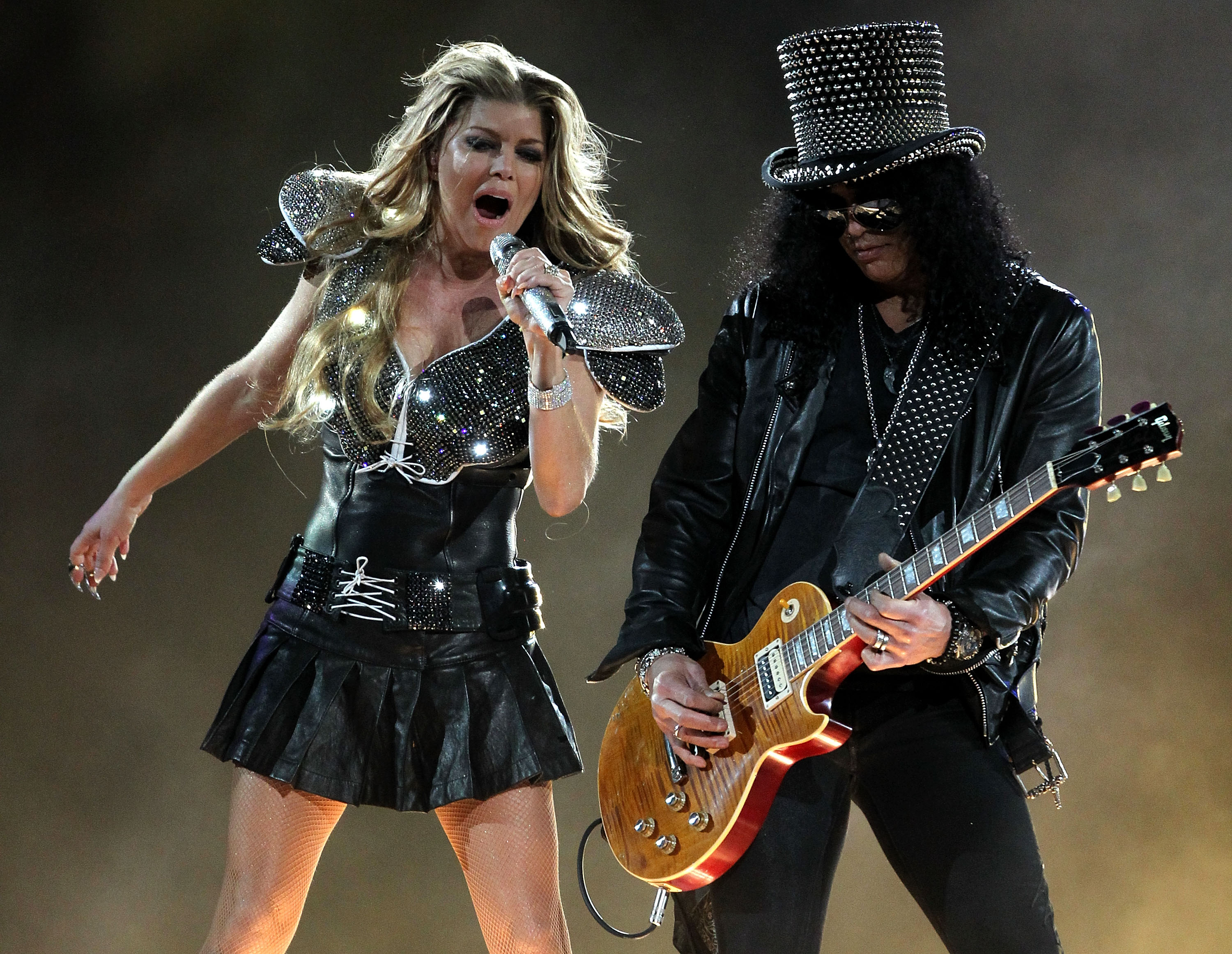 Black Eyed Peas e Slash no Super Bowl em 2011 (Foto: Getty Images)