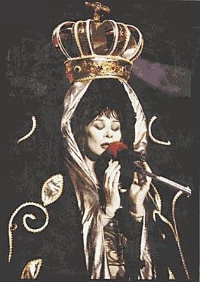 Rita Lee fantasiada de Nossa Senhora Aparecida