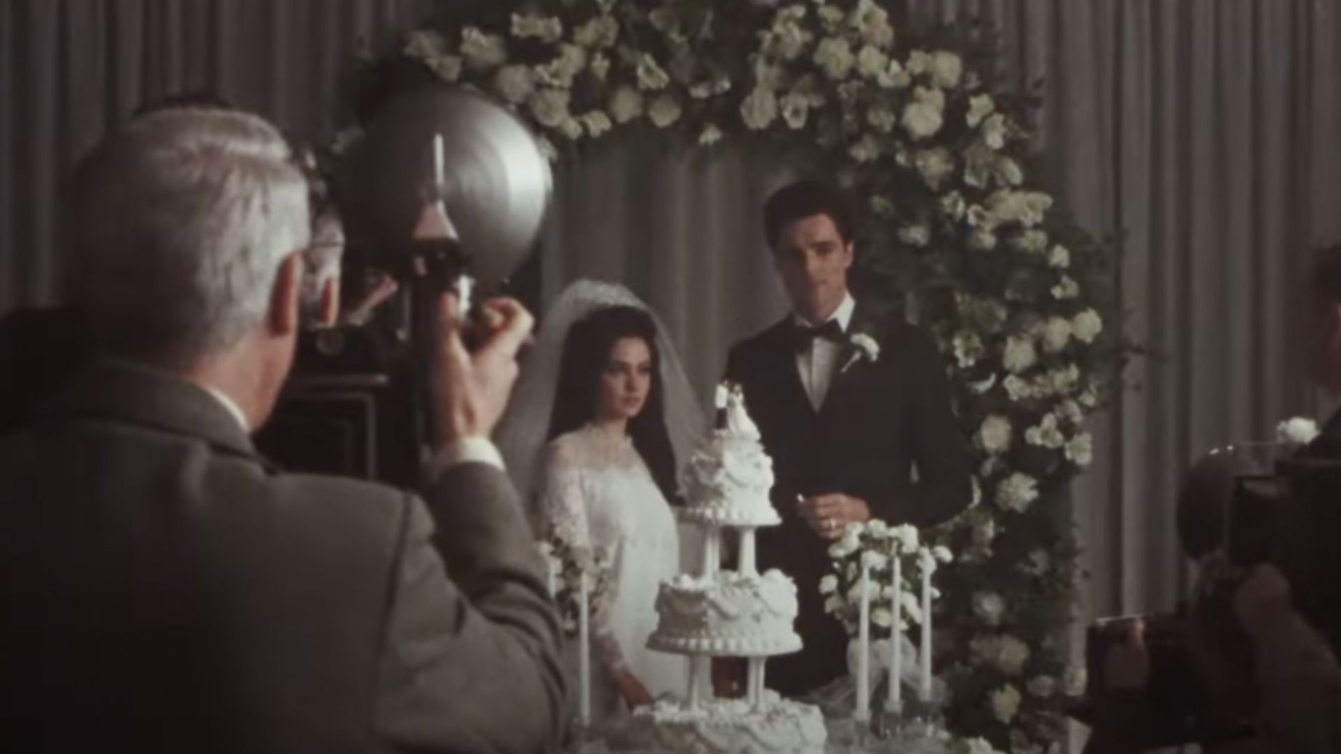 Jacob Elordi e Cailee Spaeny na cinebiografia 'Priscilla' (Foto: Reprodução / A24)