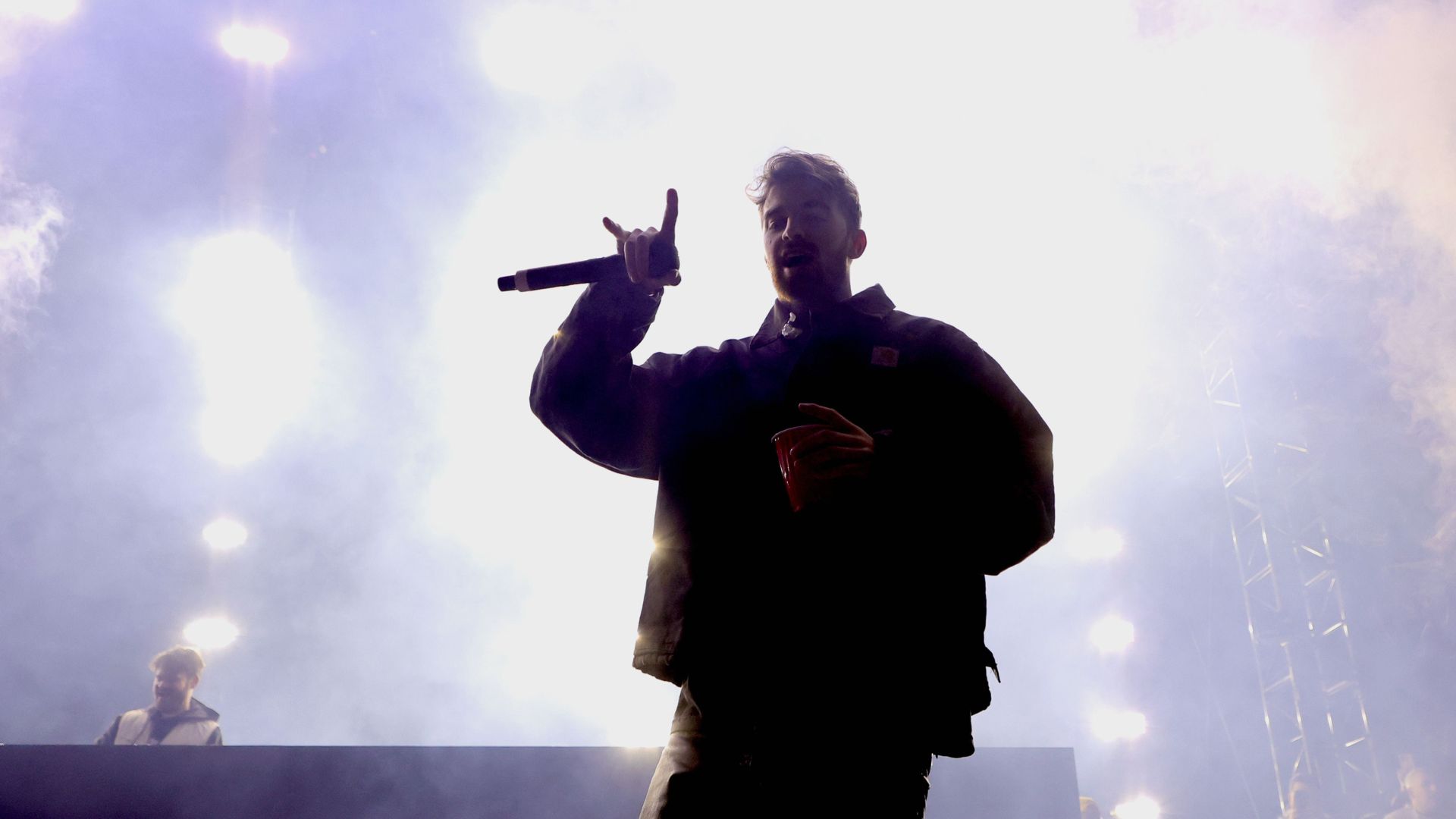 Drew Taggart, do The Chainsmokers, apresentando-se no Sports Illustrated Super Bowl Party (Ethan Miller/Getty Images)