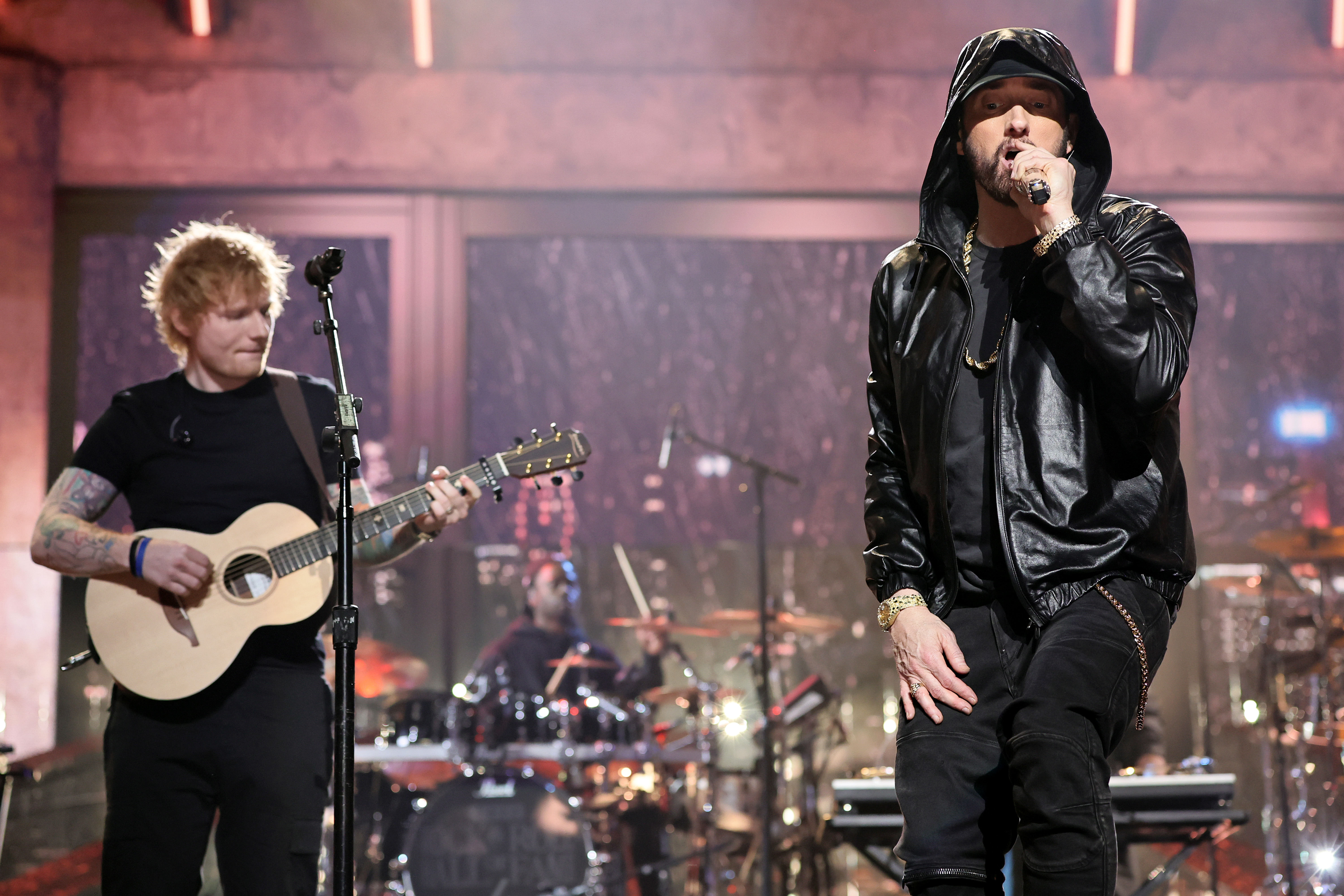 Performance de Ed Sheeran e Eminem (foto: Getty images)