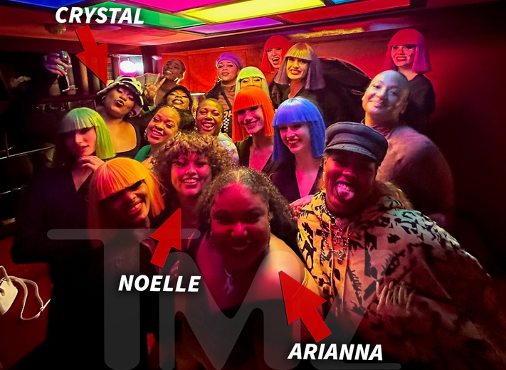 Foto de dançarinas de Lizzo em Paris (Reprodução/TMZ)