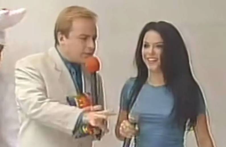 Shakira em passagem pelo 'Domingo Legal', de Gugu (Foto: Reprodução)