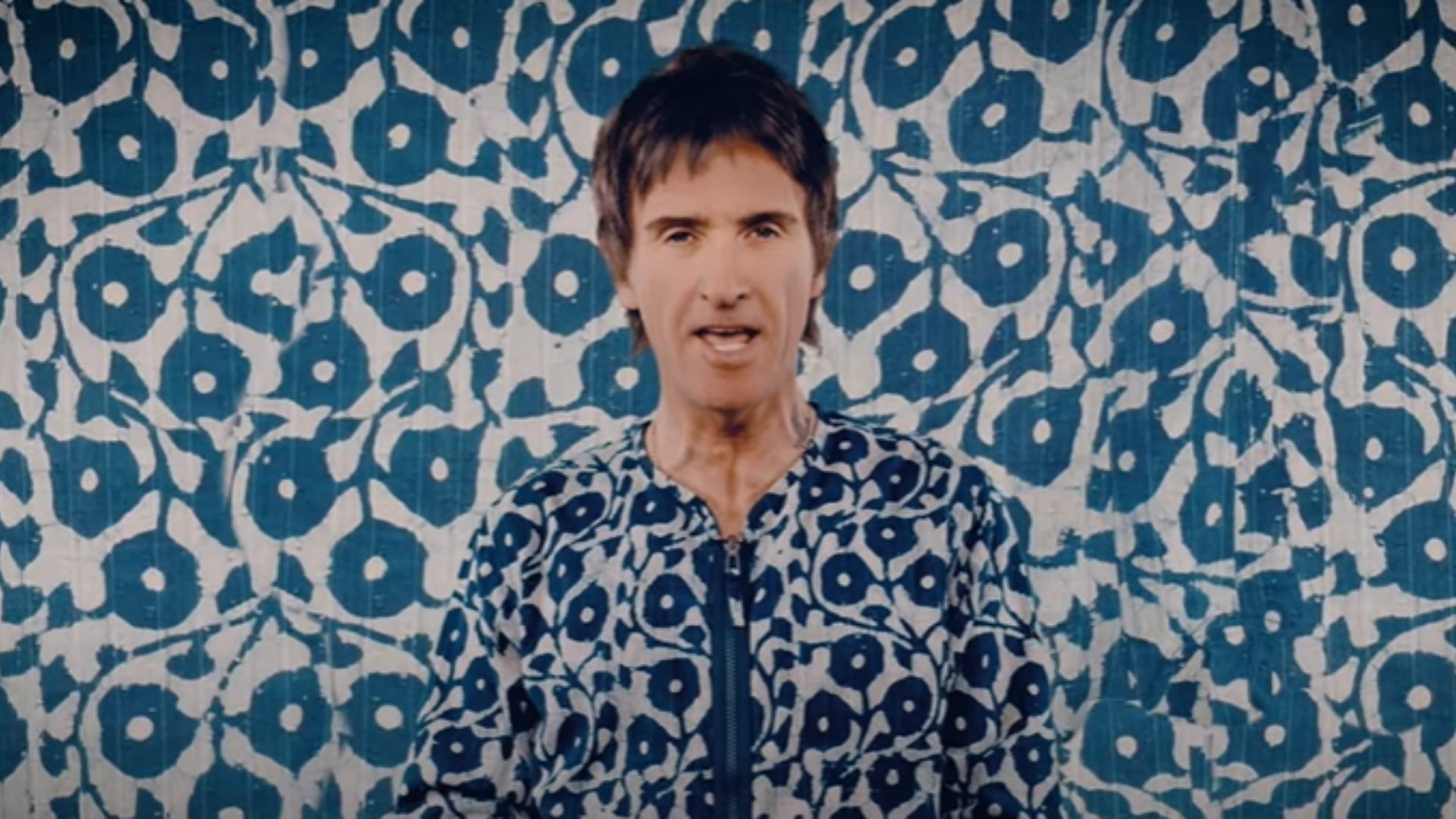 Johnny Marr no clipe de "Somewhere" (Foto: Reprodução)