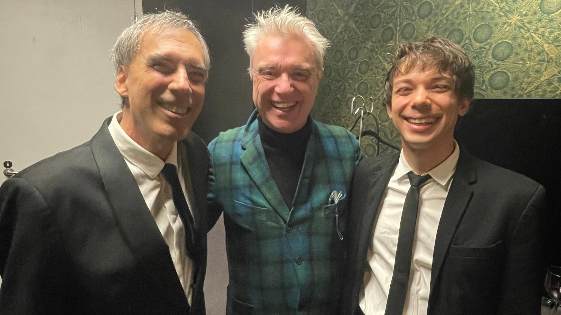 Arnaldo Antunes, David Byrne e Vitor Araújo (Foto: Divulgação)